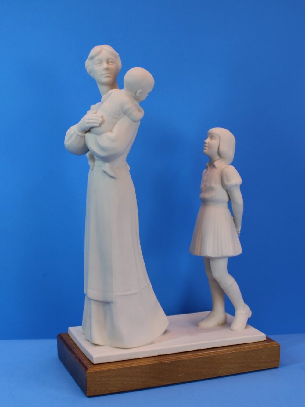 Vtg Hansen Classics IN HER MOTHER'S FOOTSTEPS Porcelain Figurine 12x8x5 LDS Mint